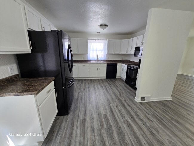 Building Photo - 1906 S Washington St