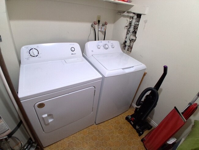 Building Photo - 243 E 400 N