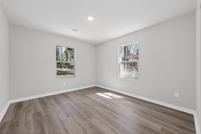 Building Photo - 154 Lakeview Dr