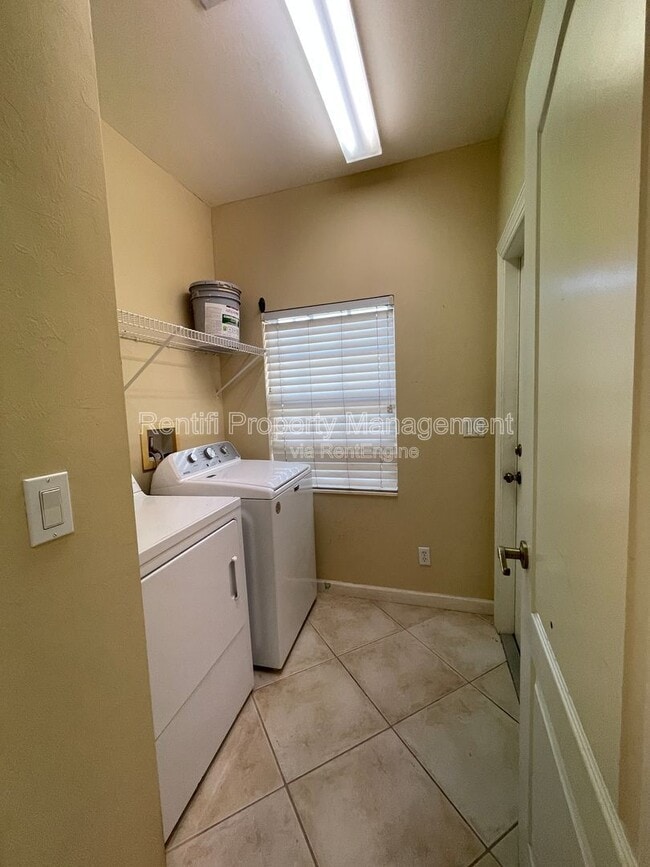 Building Photo - 9719 Glen Heron Dr