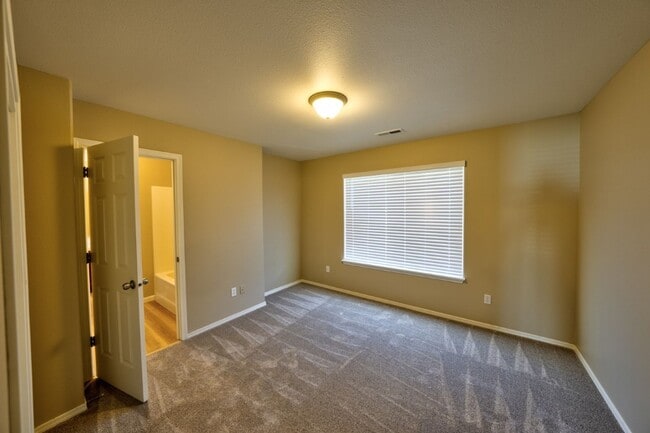 Building Photo - ARTS & CRAFTS GORGEOUS 2 STORY 3 BEDROOM + OFFICE 2.5 BATH. POOL, CLUBHOUSE, TENNIS INCLUDED!