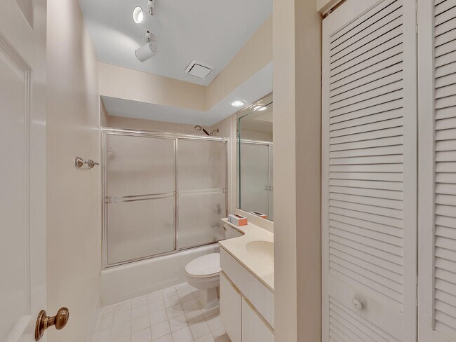 Building Photo - 7747 Villa Nova Dr