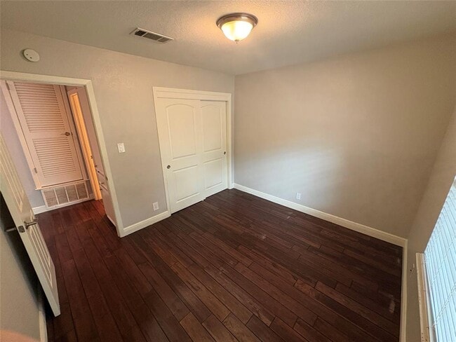 Building Photo - 10106 Missel Thrush Dr