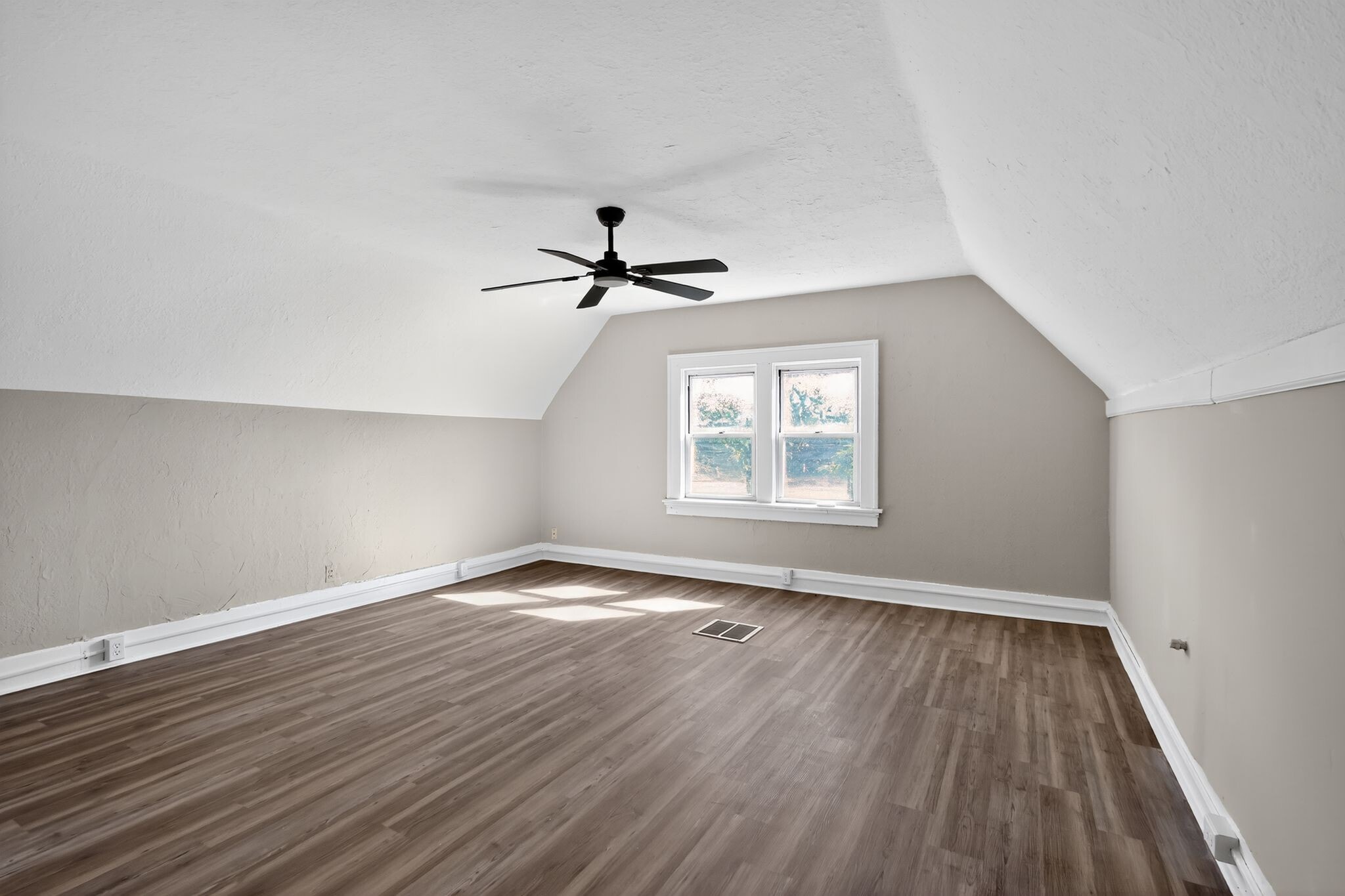 Building Photo - 4152 Delmar Blvd