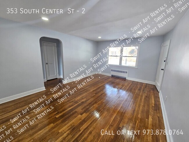 Building Photo - 353 S Center St