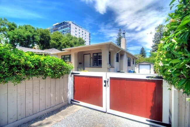 Building Photo - 2 Bedroom, 1 Bath + Office - Downtown Palo...