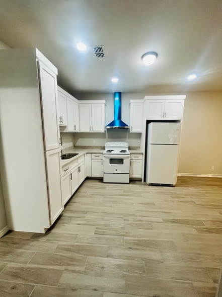 Building Photo - 1810 Atrium Pl Dr