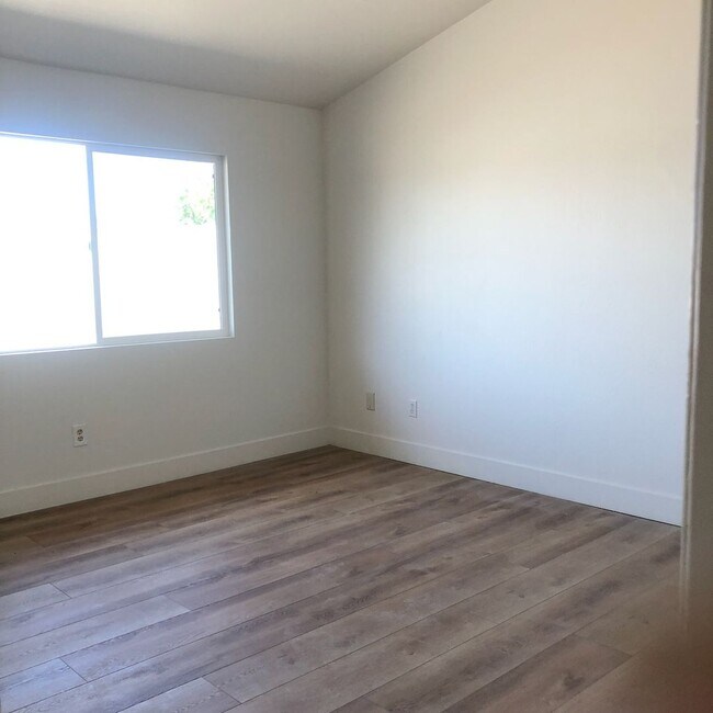 Building Photo - South Bakersfield Home