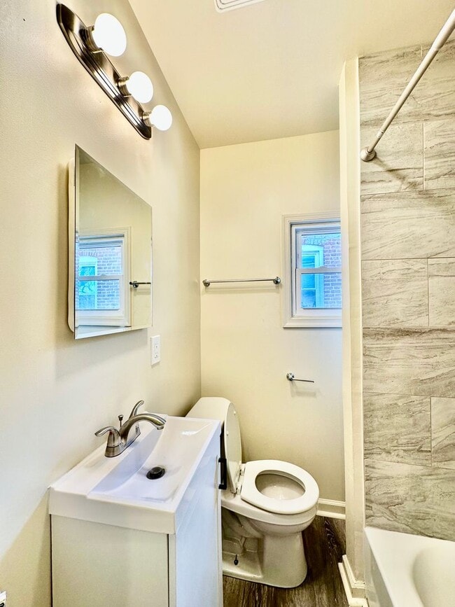 Building Photo - 4 Bedroom Home