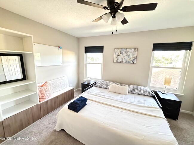 Building Photo - 1674 Hawkins Cove Dr E