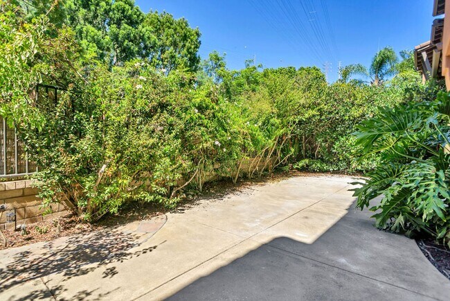 Building Photo - Beautiful townhome in Mission Valley!  Ava...