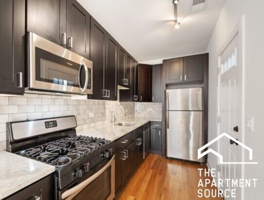 Primary Photo - 2205 W Eastwood Ave