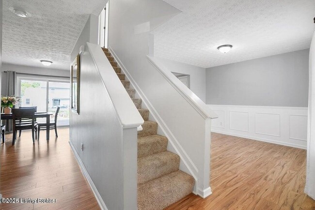 Building Photo - 6701 Bluffview Cir