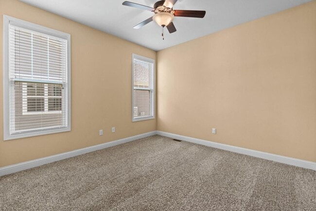 Building Photo - BEAUTIFUL Neighborhood Home!