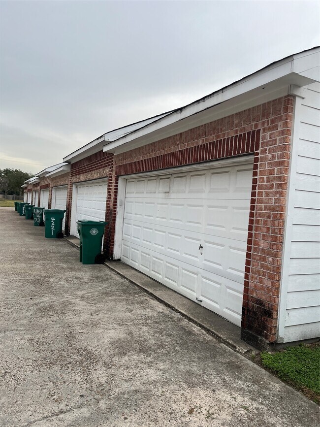 Building Photo - 4219 Benard Ct