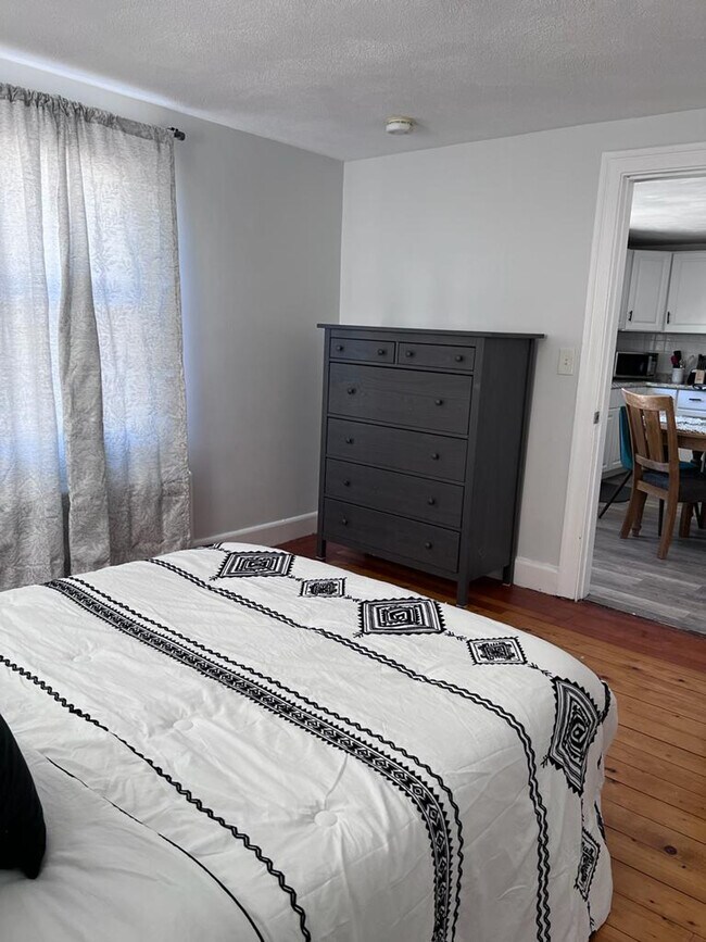 Building Photo - 665 Mendon Rd