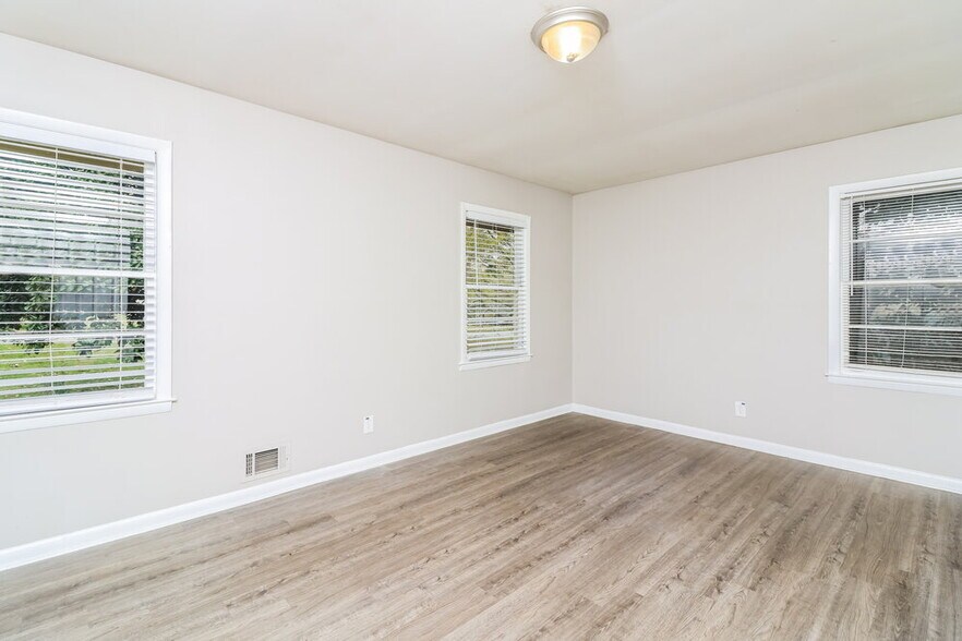 Building Photo - 2937 Thompson Cir