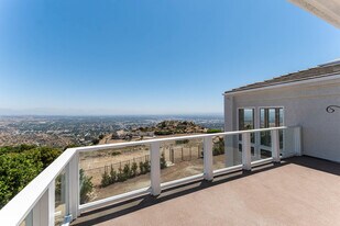 Building Photo - 1112 Mesa Dr