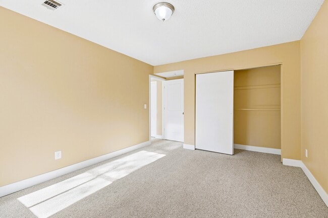 Building Photo - 1901 Clear Creek Dr