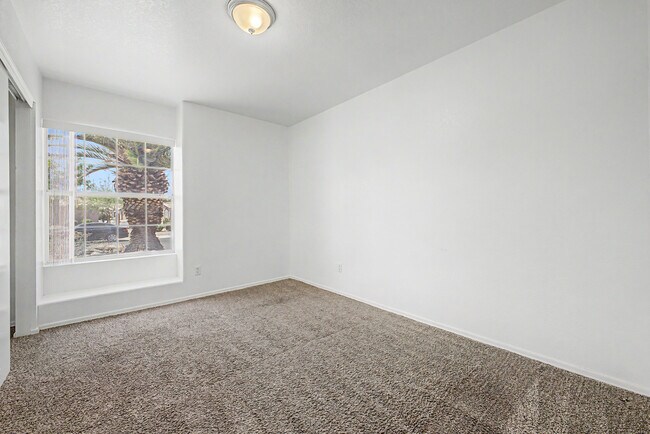 Building Photo - 20633 N 63rd Dr
