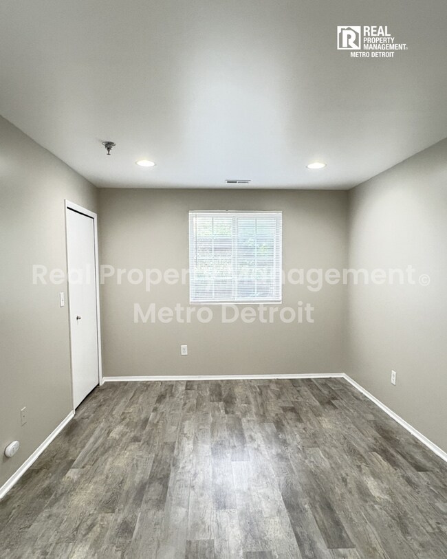 Building Photo - 15628 Stone Crossing Dr