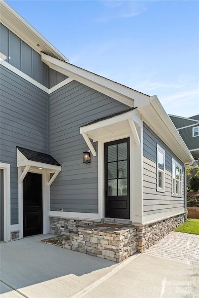 Building Photo - 805 Naples Dr