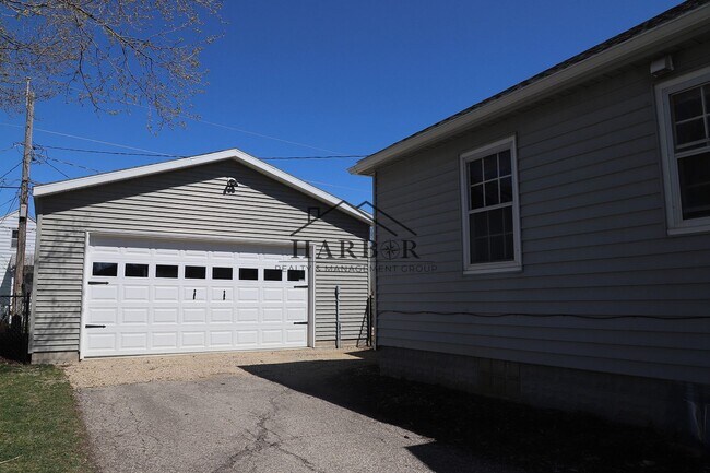 Building Photo - 3 Bedroom Single Family Home in SE Rochest...