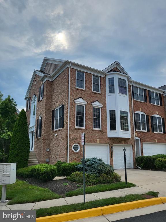 Building Photo - 9280 Laurel Ridge Crossing Rd