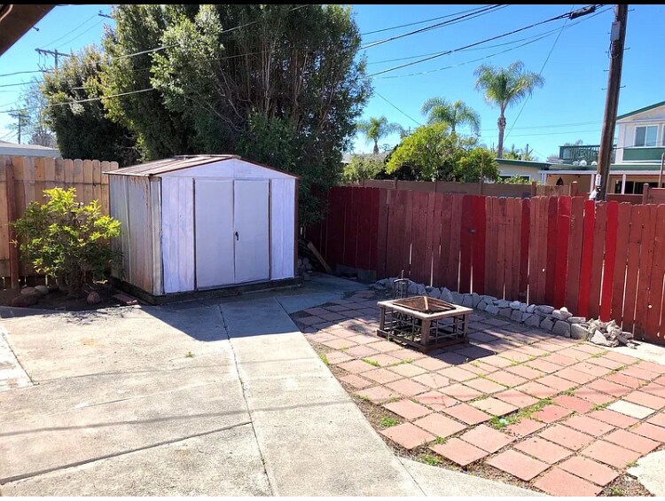 Building Photo - 4640 Clairemont Dr