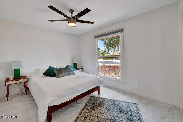 Building Photo - 6216 E Greenway Ln