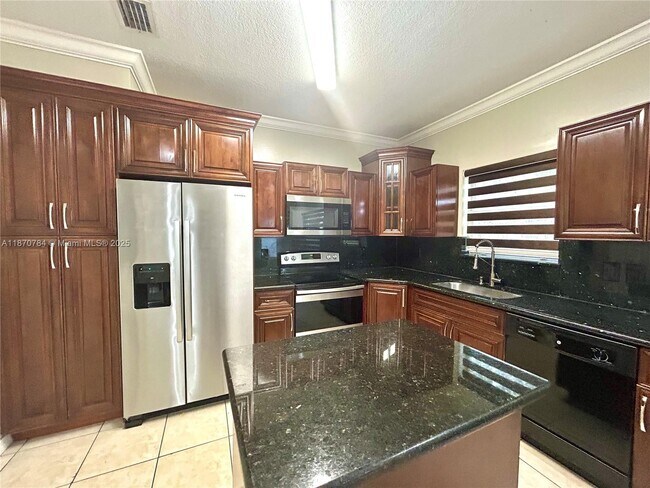 Building Photo - 3036 SE 15th Ave