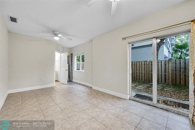 Building Photo - 1902 Coral Heights Ct