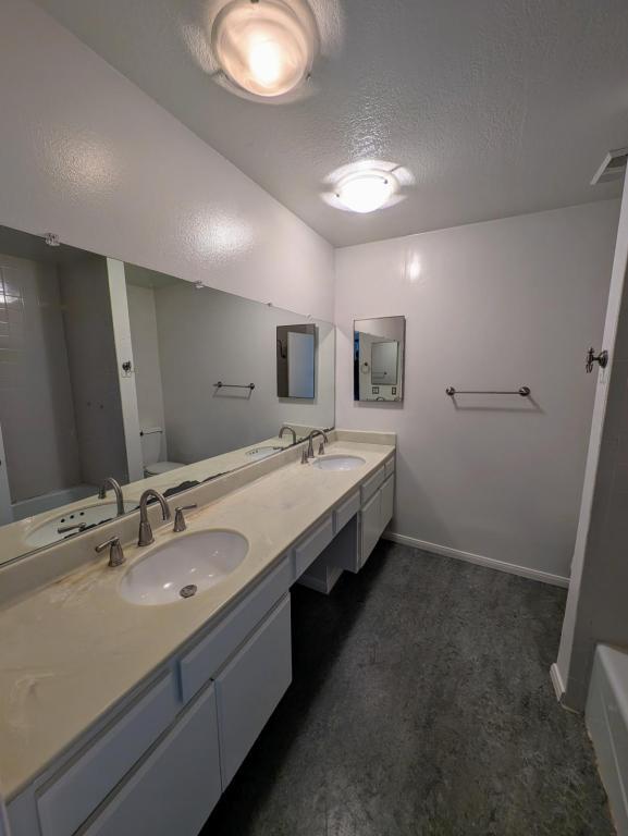 Building Photo - 1312 S Saltair Ave