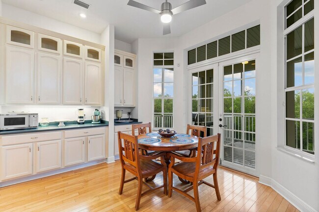 Building Photo - 1927 Sheffield Ave