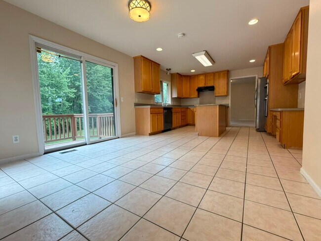 Building Photo - 7782 Watford Dr