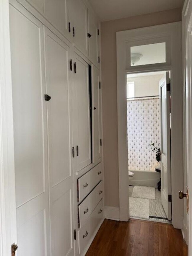 Building Photo - The Ritz