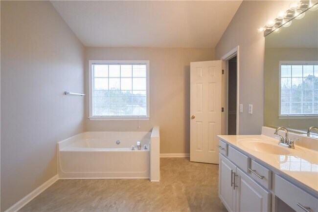 Building Photo - 4113 Glenaire Way NW