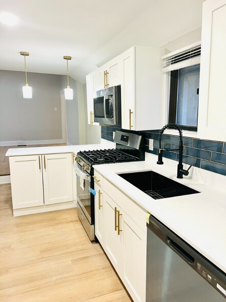 Building Photo - 4932 Roanoke St