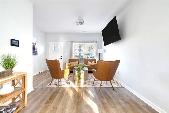 Building Photo - 56 Holly Rd NW