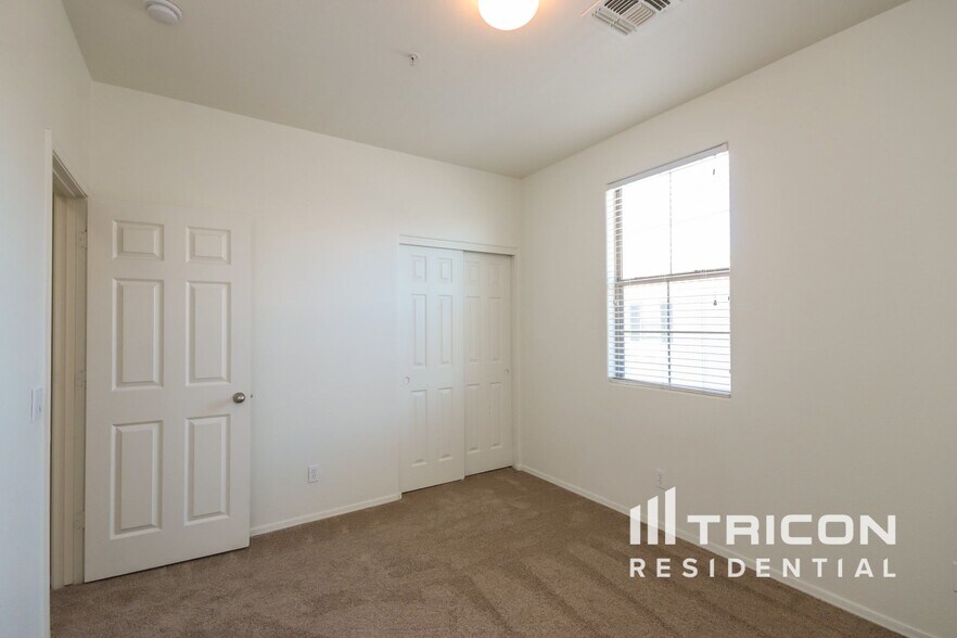 Building Photo - 1250 S Rialto