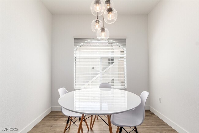 Building Photo - 1500 Cardinal Peak Ln