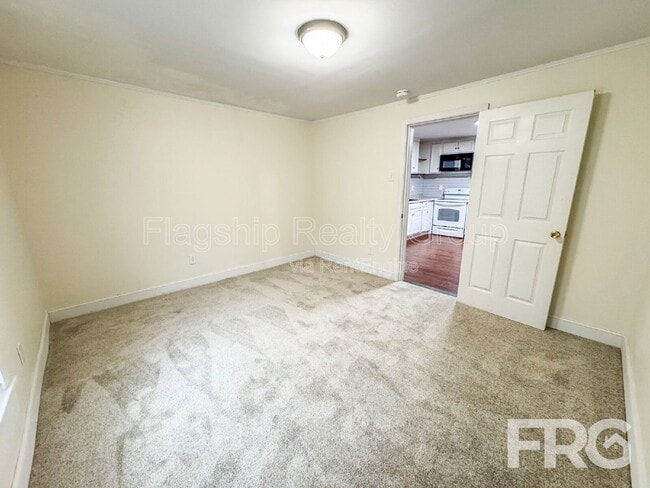 Building Photo - 914 Seaboard St