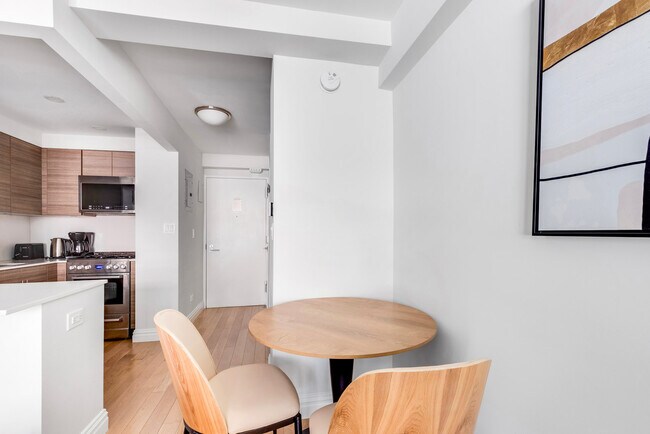 Building Photo - 340 E 51st St