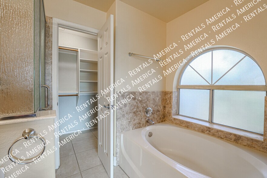 Building Photo - 6325 W Potter Dr