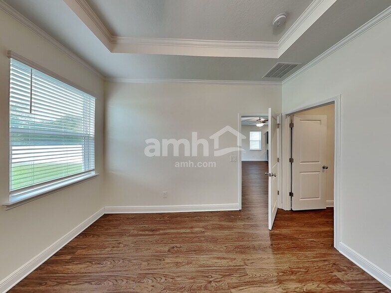 Building Photo - 1355 Celery Ave