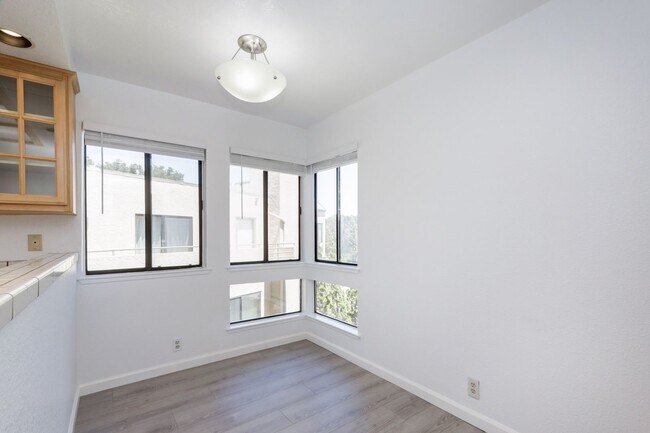 Building Photo - 432 Portofino Dr