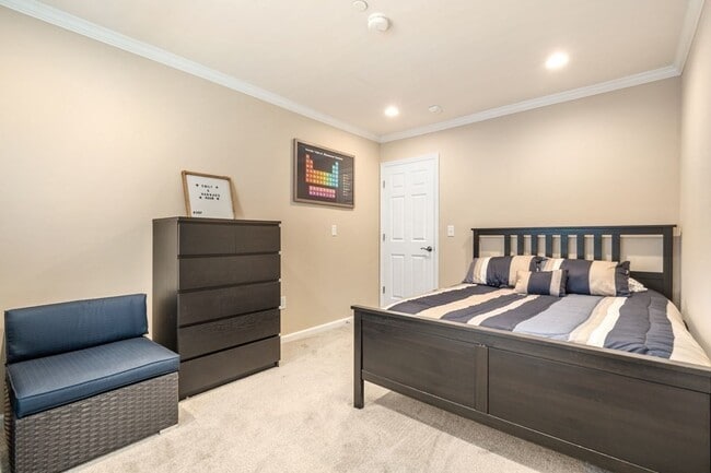 Building Photo - 1 Elm St