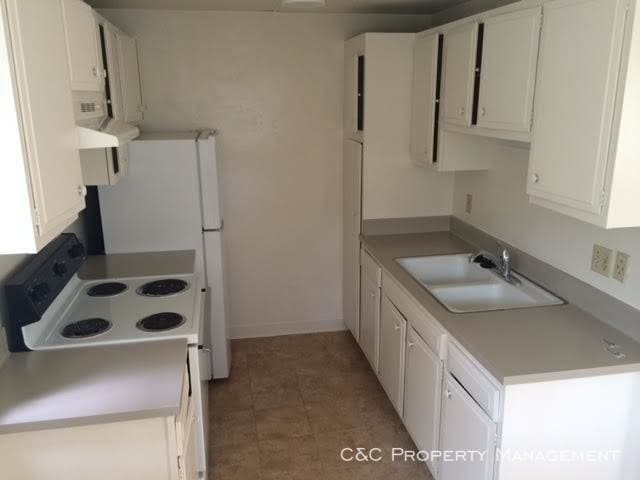Building Photo - Large Remodeled Pacific Grove Apt