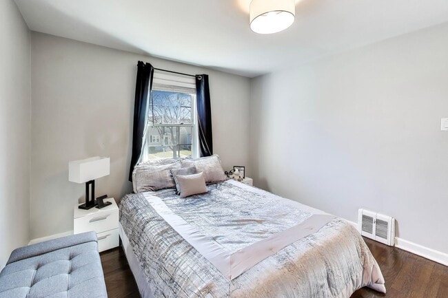 Building Photo - 4138 N Olcott Ave