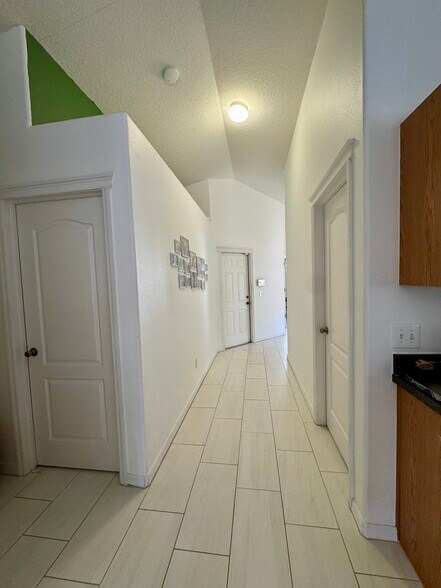 Building Photo - 7527 Oxford Garden Cir